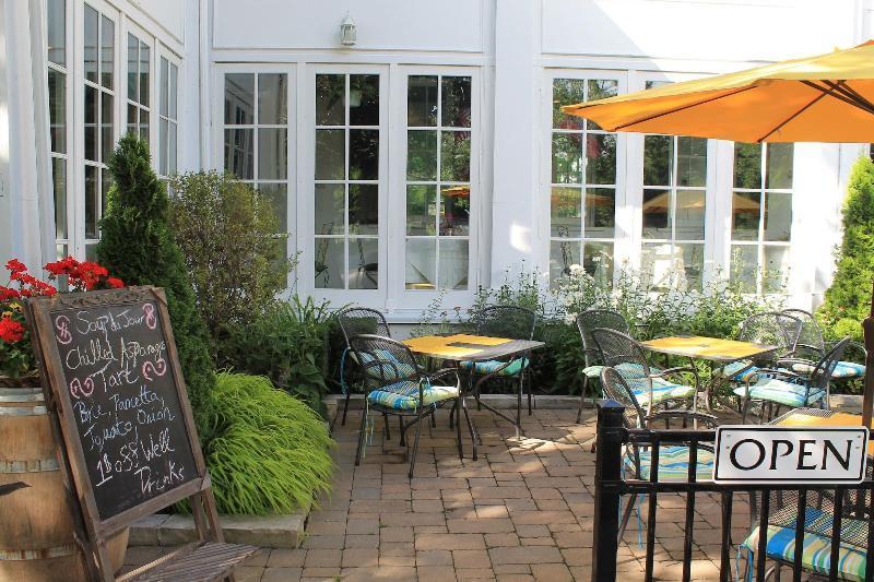The Charles Hotel Niagara-on-the-Lake Екстер'єр фото